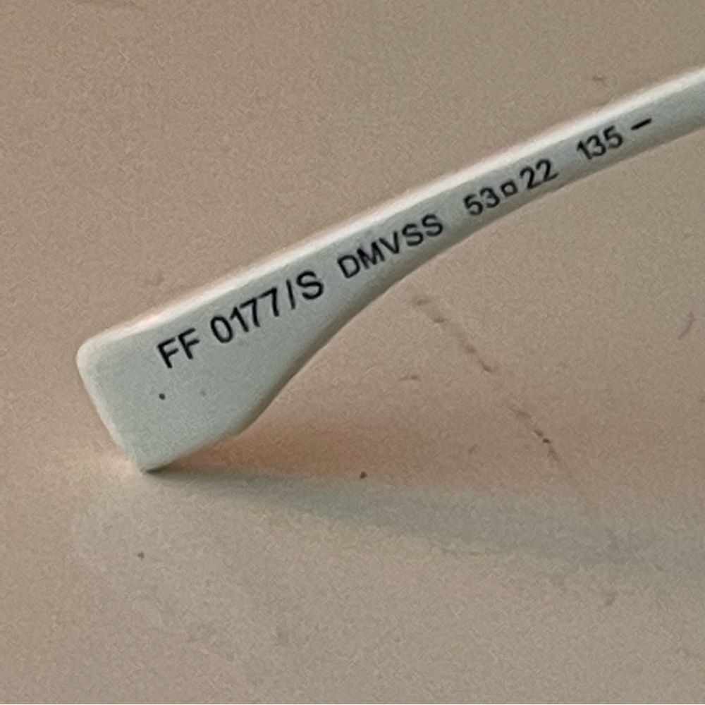 FENDI Woman White Cat Eye Sunglasses - Picture 5 of 7